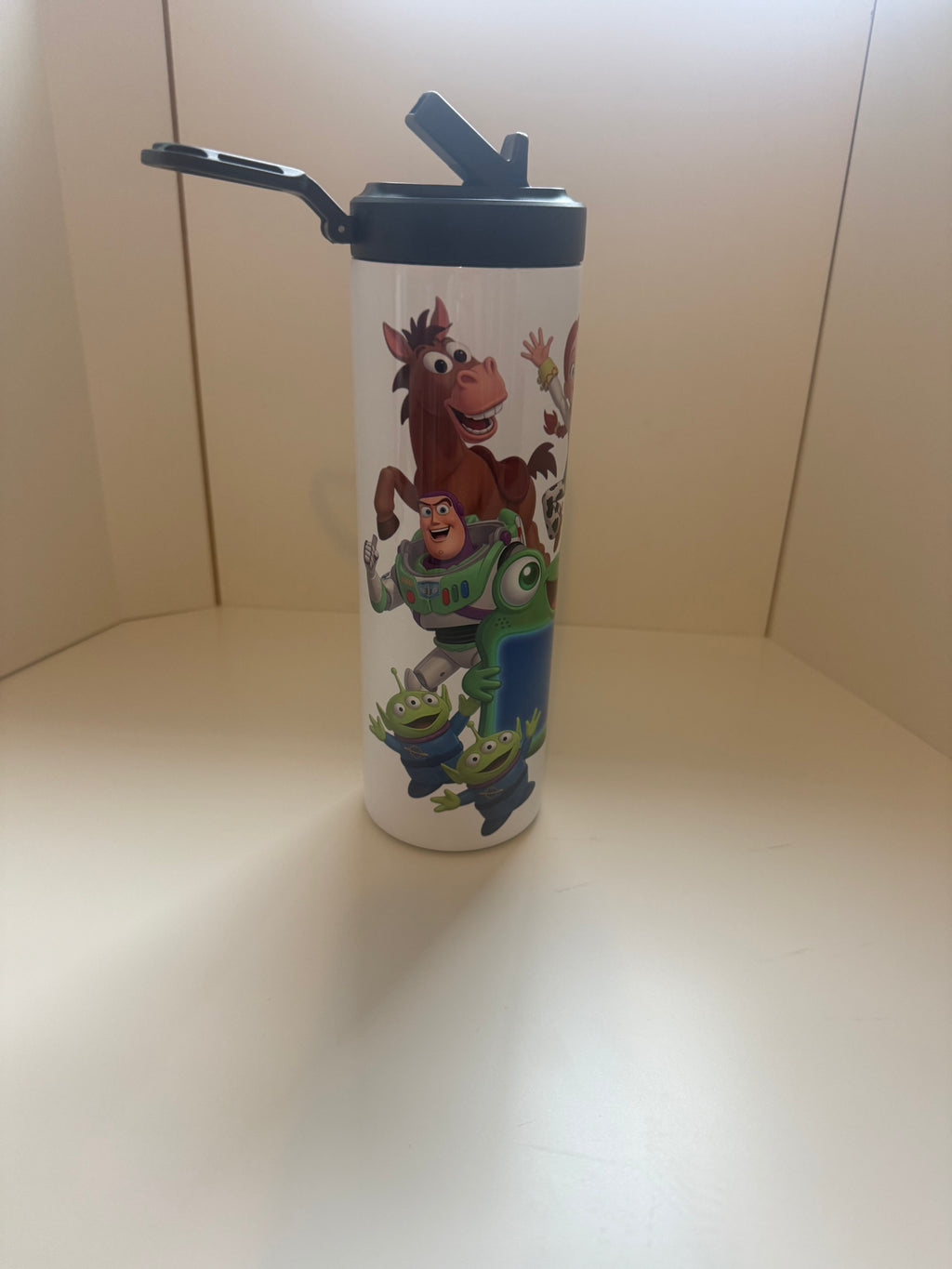 20oz Sports bottle for Everyday Use Stylish Drinkware with Closed Lid for On-the-Go Convenience